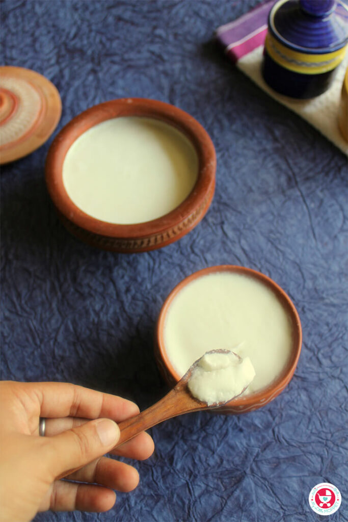 घर का बना दही एक पारंपaरिक किण्वित (फर्मेन्टेड) दूध उत्पाद है। यह भारत में दैनिक आहार का एक महत्वपूर्ण हिस्सा है। दही इम्युनिटी बढ़ाने वाला होता है।